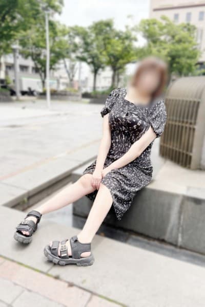 綾崎 えま